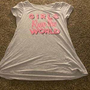 Girls run the world shirt it is comfy to where on a rainy day or any occasion ❤️